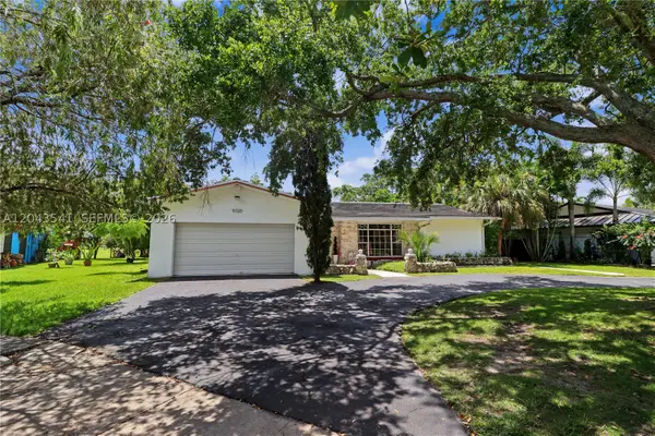 9720 Palmetto Club Ln W, Miami, FL 33157