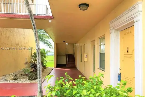 3940 NW 42nd Ave #122, Lauderdale Lakes, FL 33319