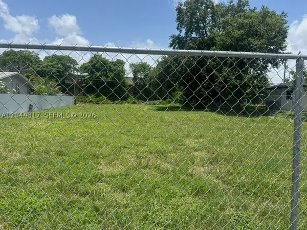 10420 NW 6 Ave, Miami, FL 33150