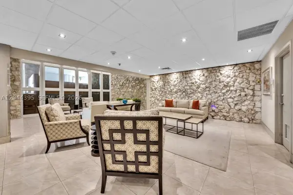 3111 N Ocean Dr #904, Hollywood, FL 33019