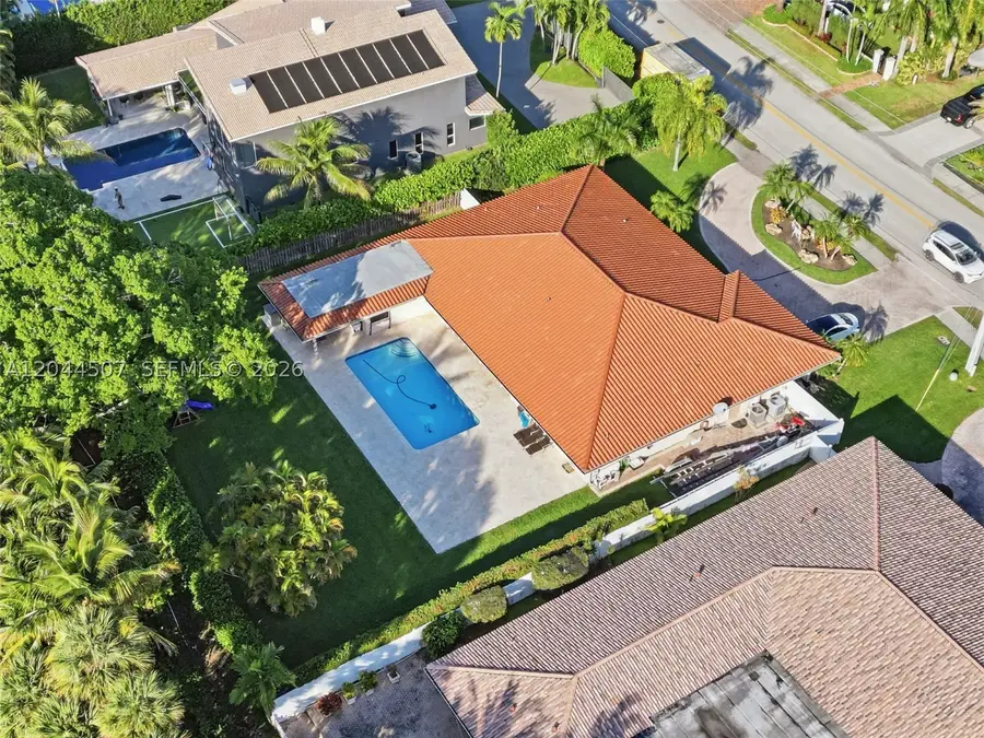 713 Diplomat Pkwy, Hallandale Beach, FL 33009 - #2