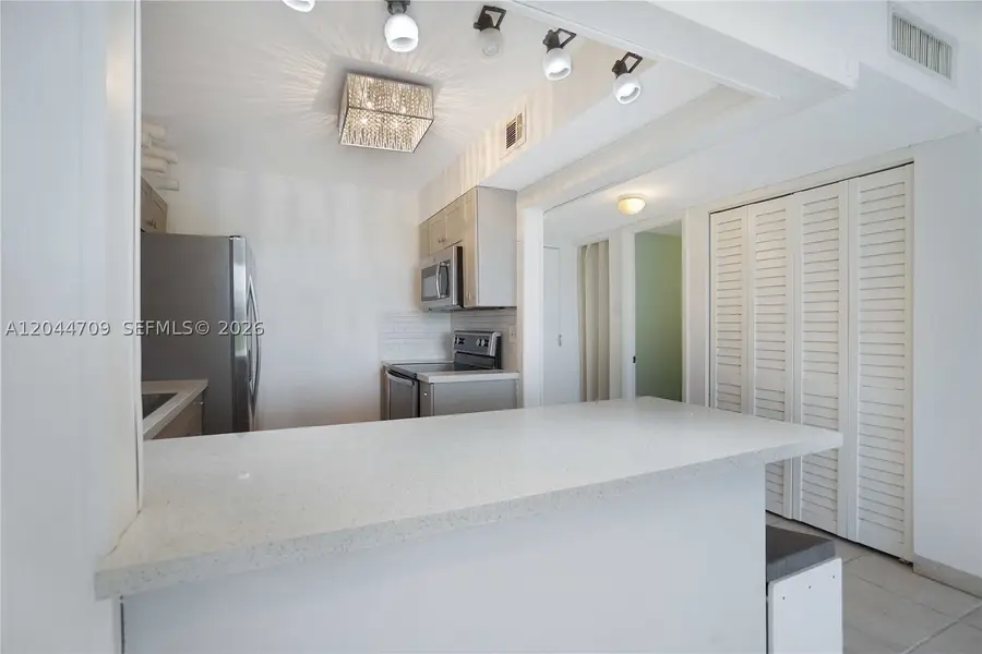 6900 Bay Dr #3H, Miami Beach, FL 33141 - #3