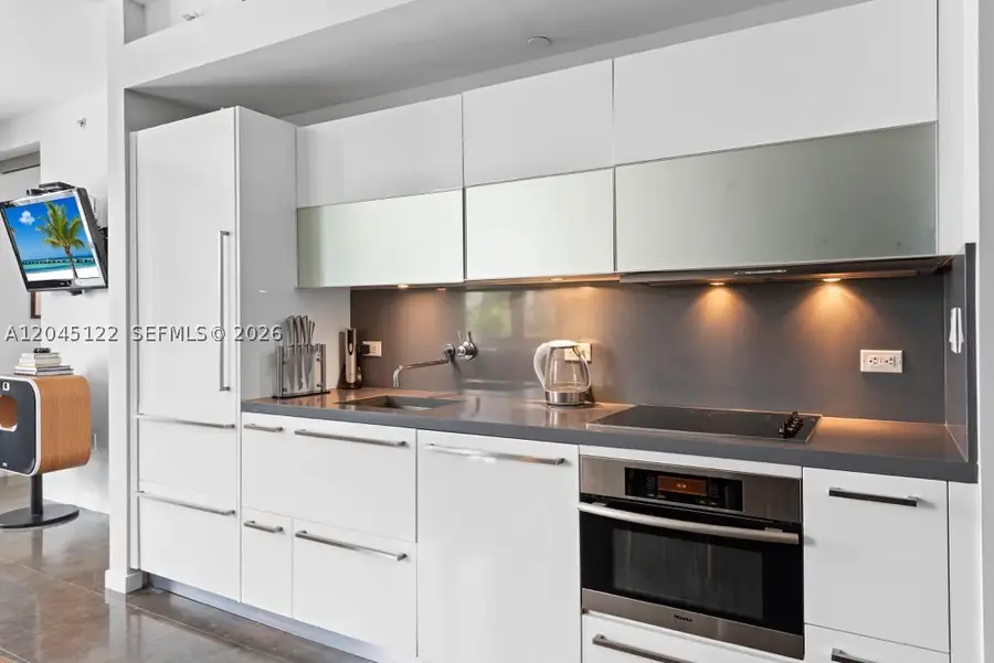 220 21st St #401, Miami Beach, FL 33139 - #2