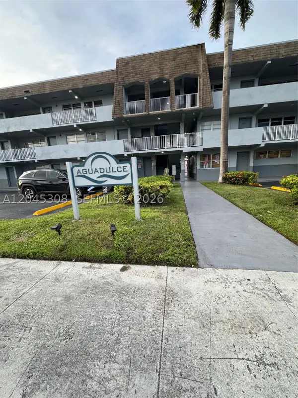 11195 SW 1st St #314, Sweetwater, FL 33174