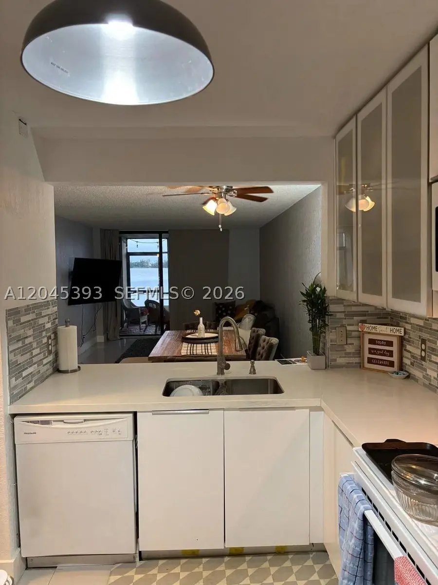 109 Lake Emerald Dr #105, Oakland Park, FL 33309 - #3