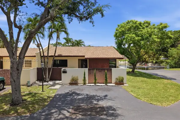 13776 Kendale Lakes Dr, Miami, FL 33183