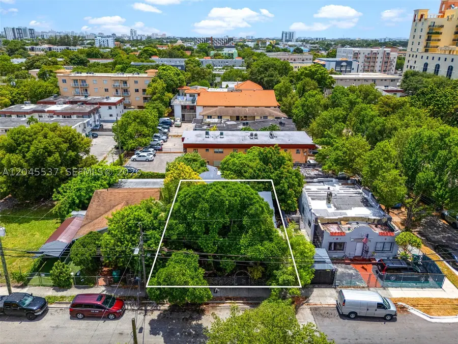 210 SW 13th Ave, Miami, FL 33135 - #2