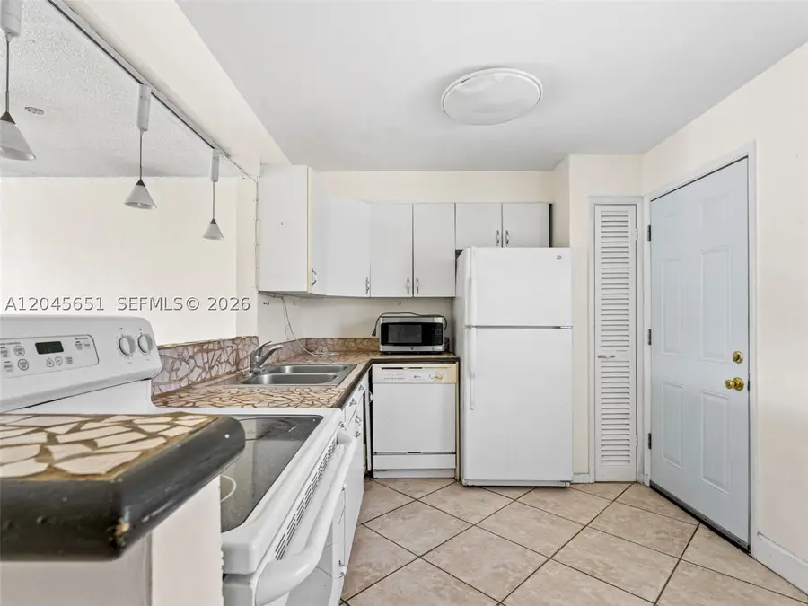 18900 NE 14th Ave #D106, Miami, FL 33179 - #3