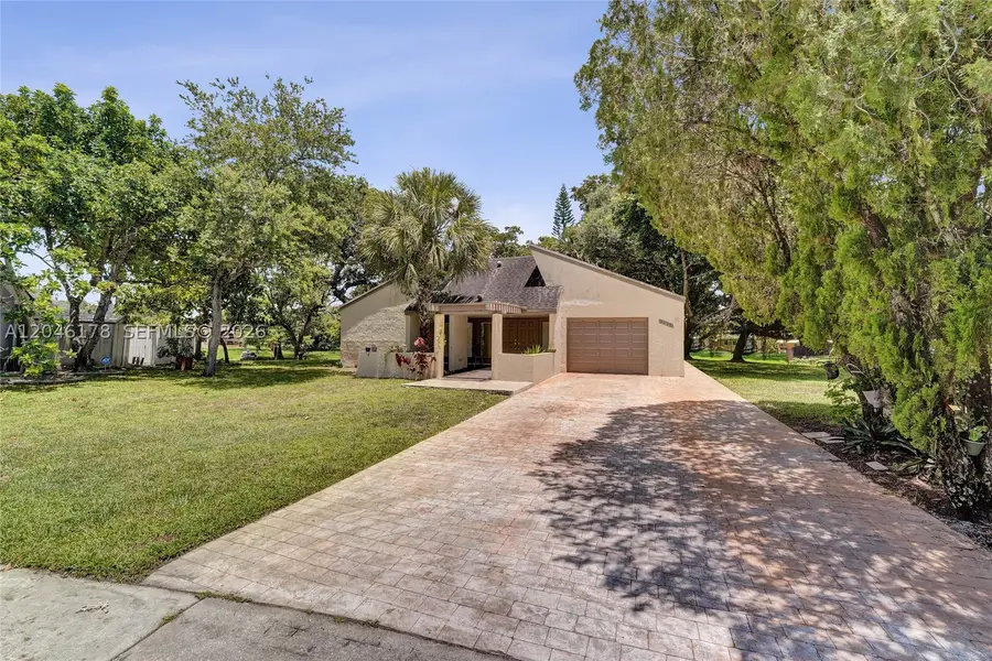 9120 SW 49th St, Cooper City, FL 33328 - #2