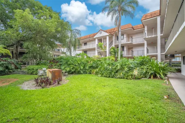 4720 SW 62nd Way #103, Davie, FL 33314
