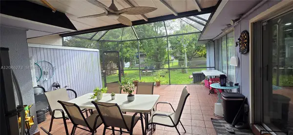 4205 NW 52nd Ave, Lauderdale Lakes, FL 33319