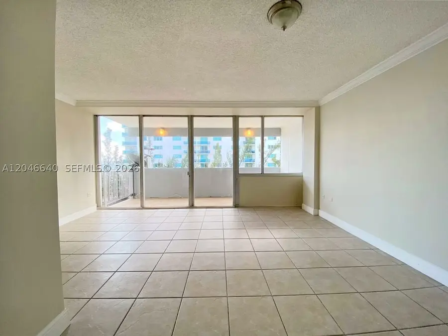 7545 E Treasure Dr #3I, North Bay Village, FL 33141 - #2