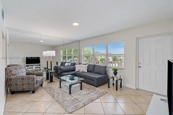 9101 Sunrise Lakes Blvd #202, Sunrise, FL 33322