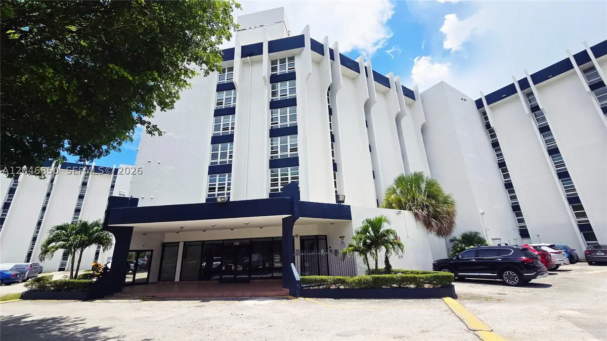 9682 Fontainebleau Blvd #203, Miami, FL 33172 - #1