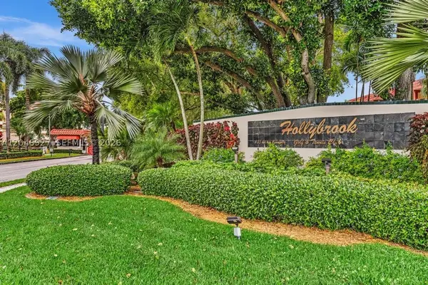 671 S Hollybrook Dr #209, Pembroke Pines, FL 33025