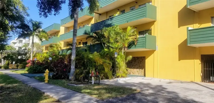 1975 NE 135th St #3F, North Miami, FL 33181 - #3