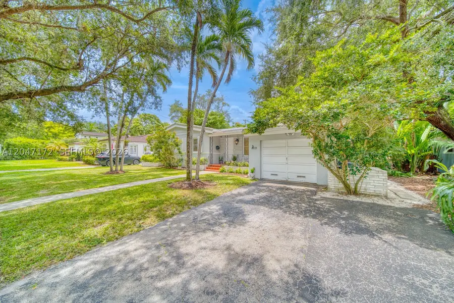1116 Almeria Ave, Coral Gables, FL 33134 - #2