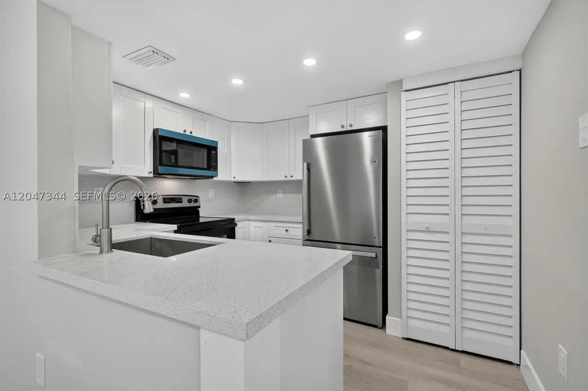 10080 NW 9th St Cir #204, Miami, FL 33172 - #1