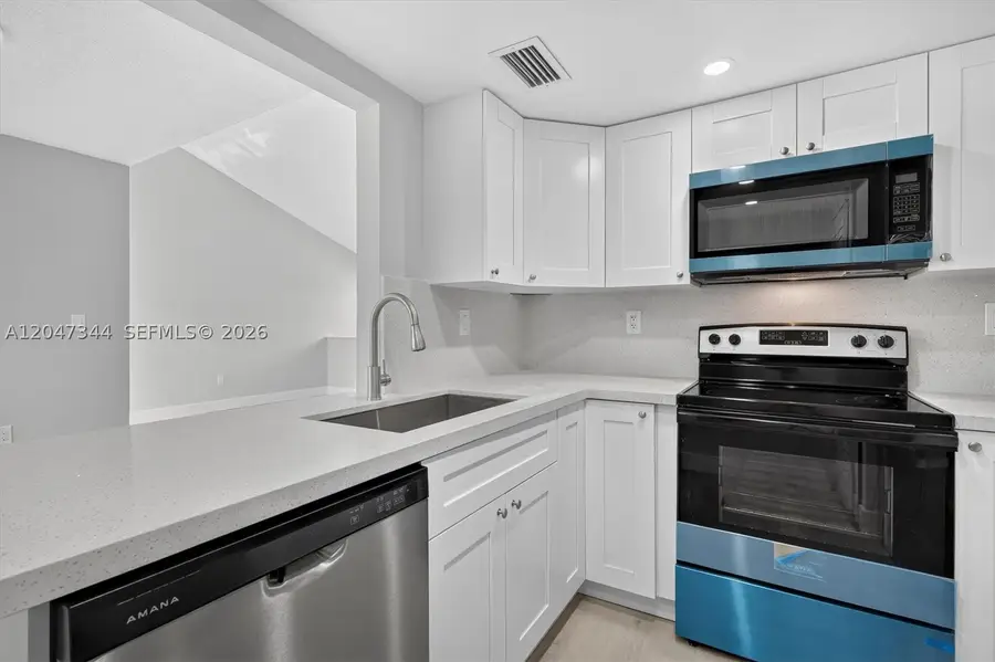 10080 NW 9th St Cir #204, Miami, FL 33172 - #2