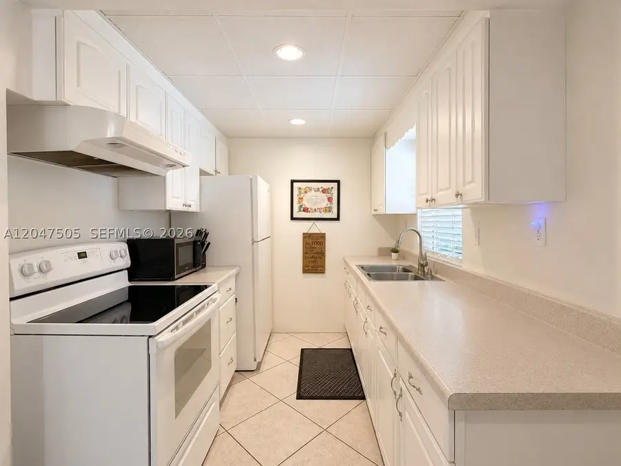 5240 SW 82nd Ave, Davie, FL 33328 - #3