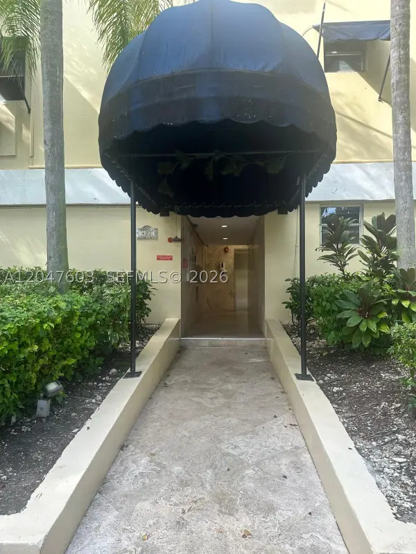 427 Santander Ave #205, Coral Gables, FL 33134