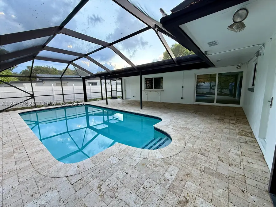 9110 NW 18th Ct, Pembroke Pines, FL 33024 - #2