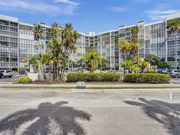 800 Parkview Dr #131, Hallandale Beach, FL 33009