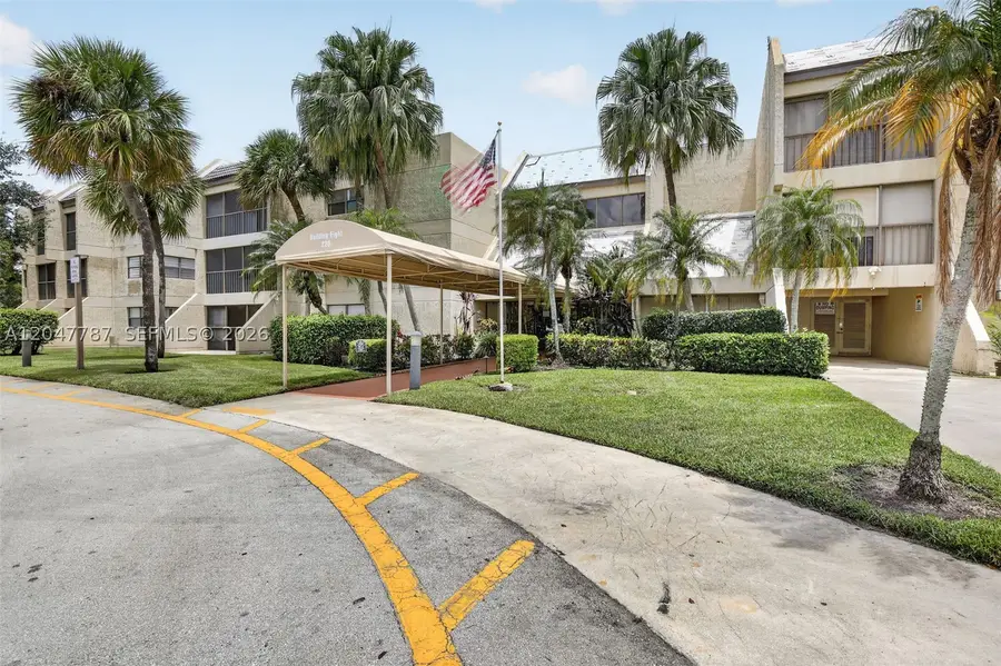 220 Lakeview Dr #210, Weston, FL 33326 - #3