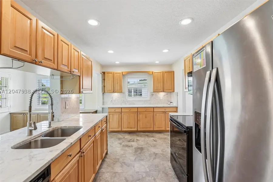 8855 NW 10th Pl, Plantation, FL 33322 - #2