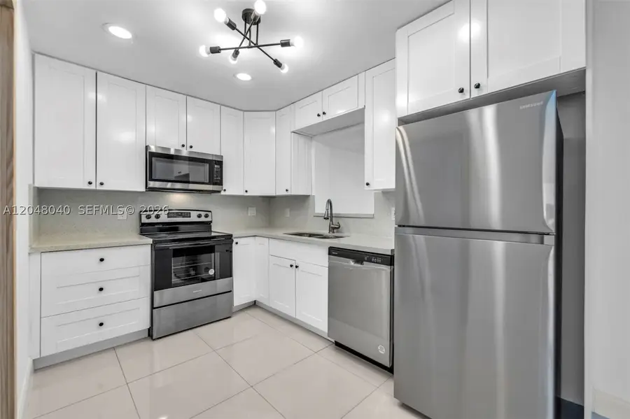 104 SW 7th St, Hallandale Beach, FL 33009 - #3