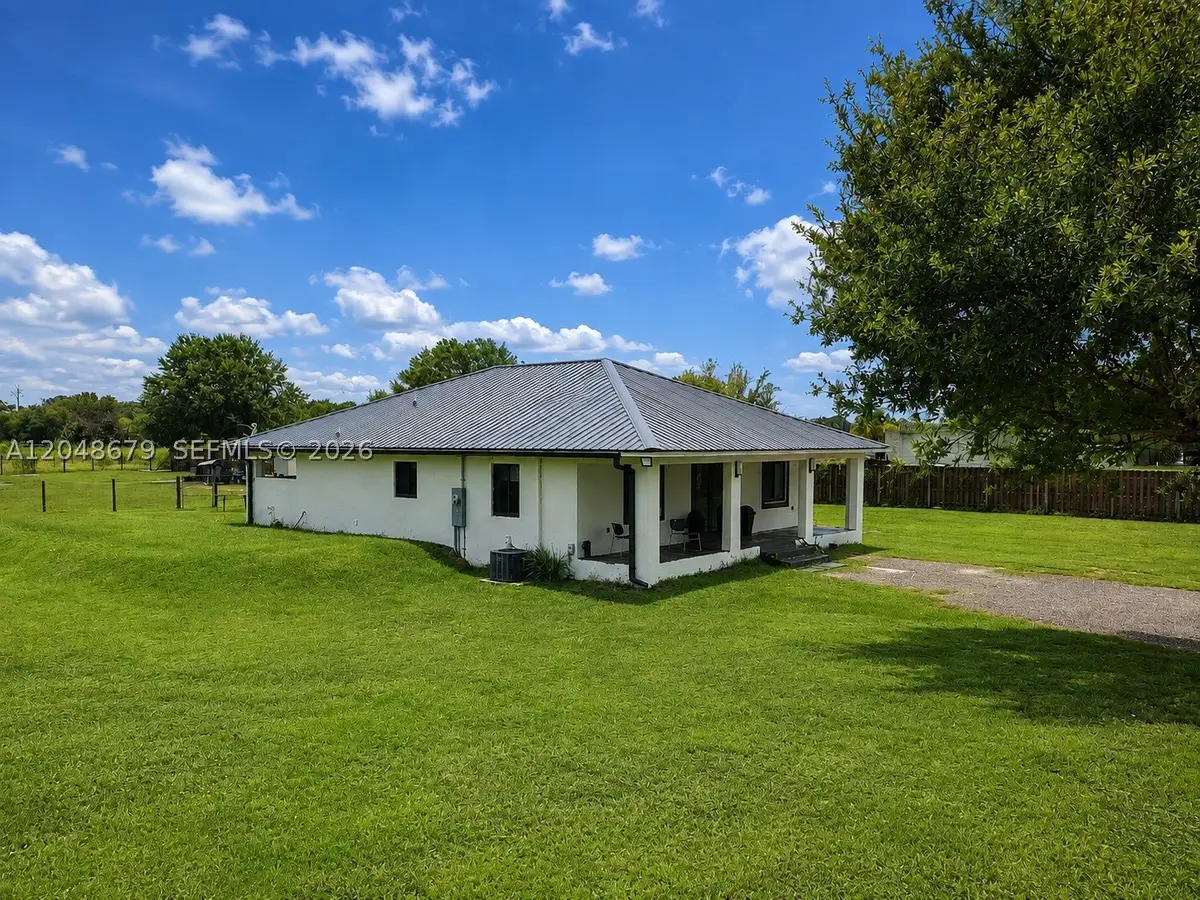 525 N Granja St, Clewiston, FL 33440 - #1