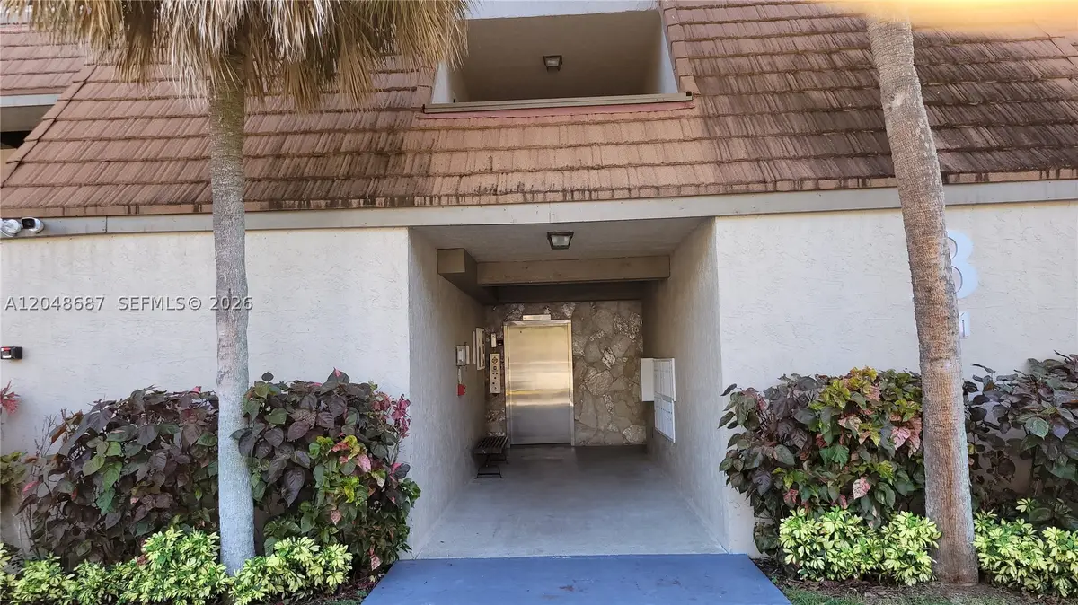 461 Ives Dairy Rd #204-2, Miami, FL 33179 - #1