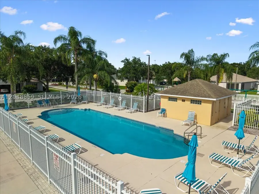 1112 W 13th Sq, Vero Beach, FL 32960 - #2