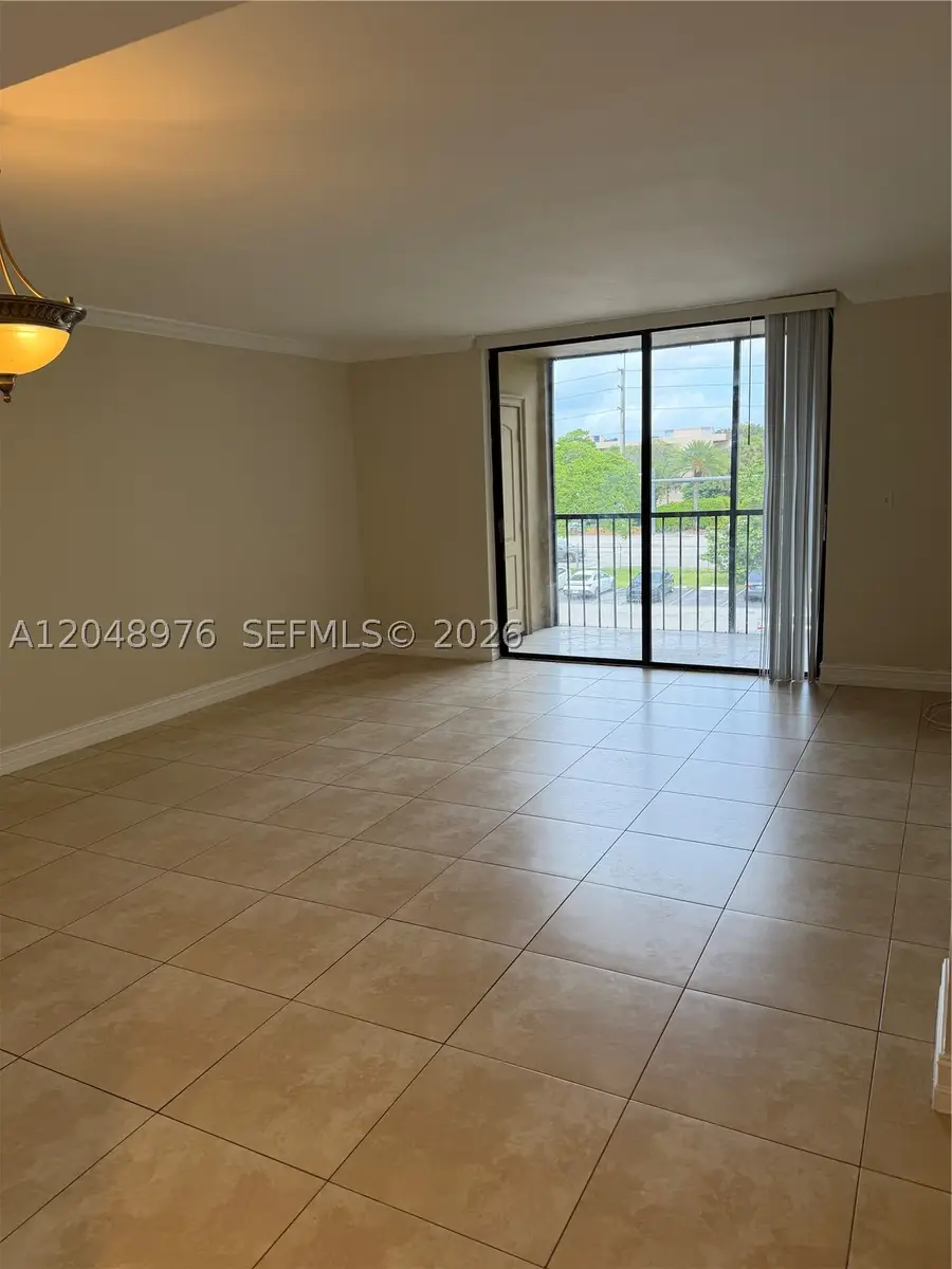 8635 NW 8th St #303, Miami, FL 33126 - #3