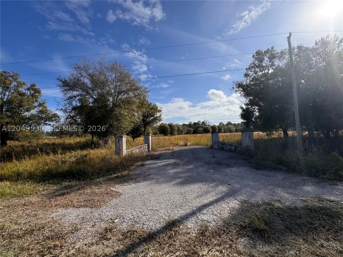 775 S Hacienda St, Clewiston, FL 33440 - #1