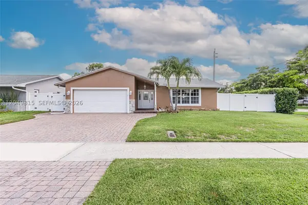 2403 SW 12th Ct, Deerfield Beach, FL 33442