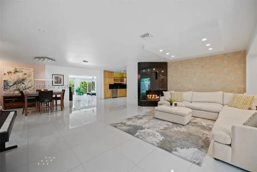 11530 NE 22nd Dr, North Miami, FL 33181 - #3