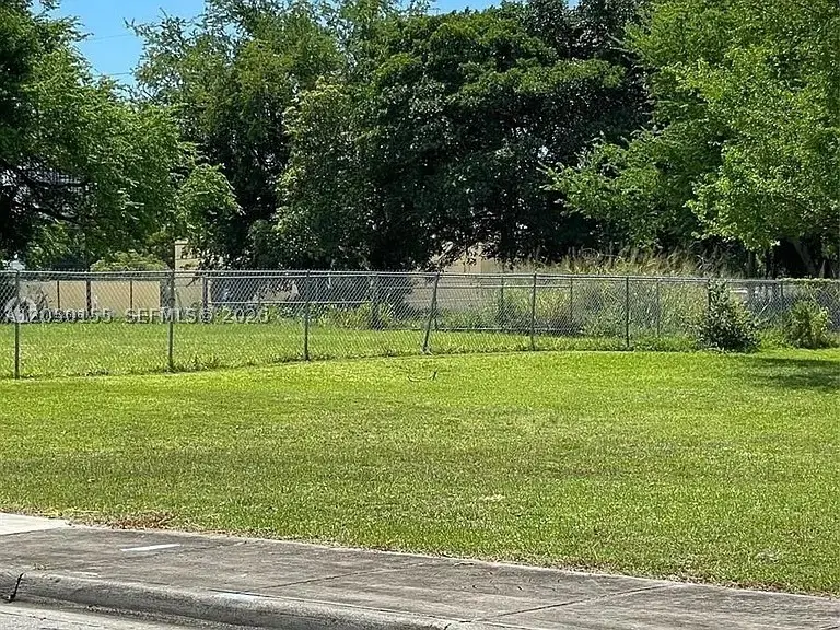 566 NW 22nd St, Miami, FL 33127 - #3