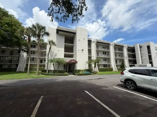 9460 Poinciana Pl #310, Davie, FL 33324