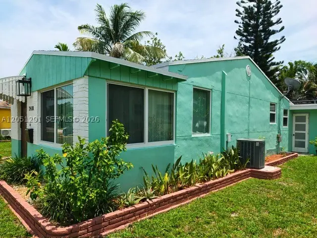 2418 Scott St, Hollywood, FL 33020 - #2