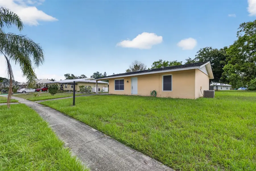 369 NE Camelot Dr, Port Saint Lucie, FL 34983 - #3