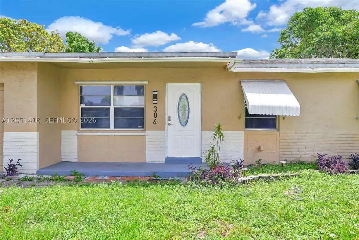 304 SW 77th Ave, North Lauderdale, FL 33068 - #1
