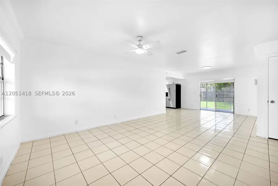 304 SW 77th Ave, North Lauderdale, FL 33068 - #3