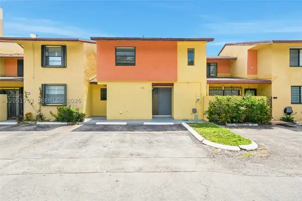 9674 Fontainebleau Blvd #28, Miami, FL 33172