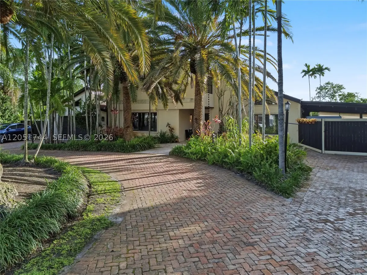 9720 E Calusa Club Dr, Miami, FL 33186 - #1