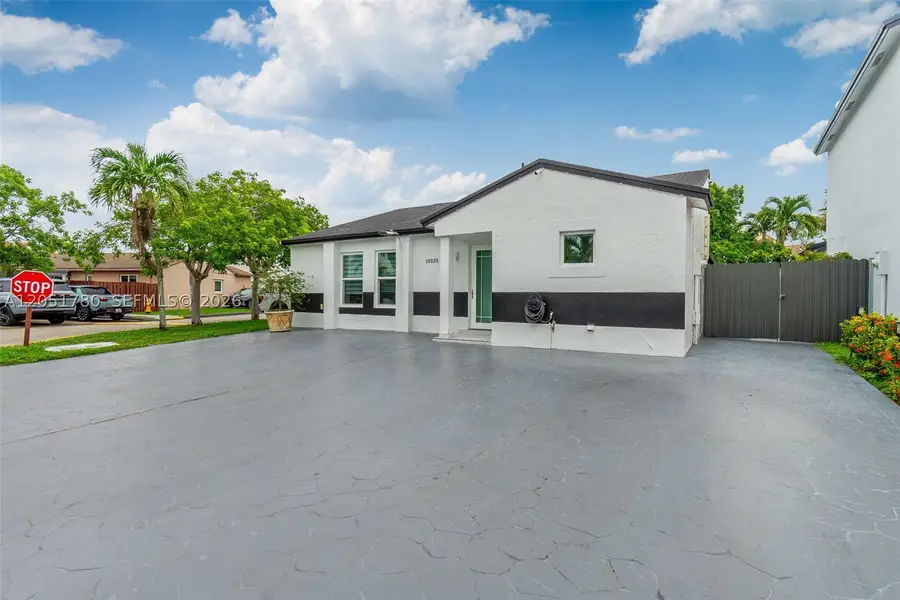 18928 NW 63rd Ct Cir, Hialeah, FL 33015 - #2