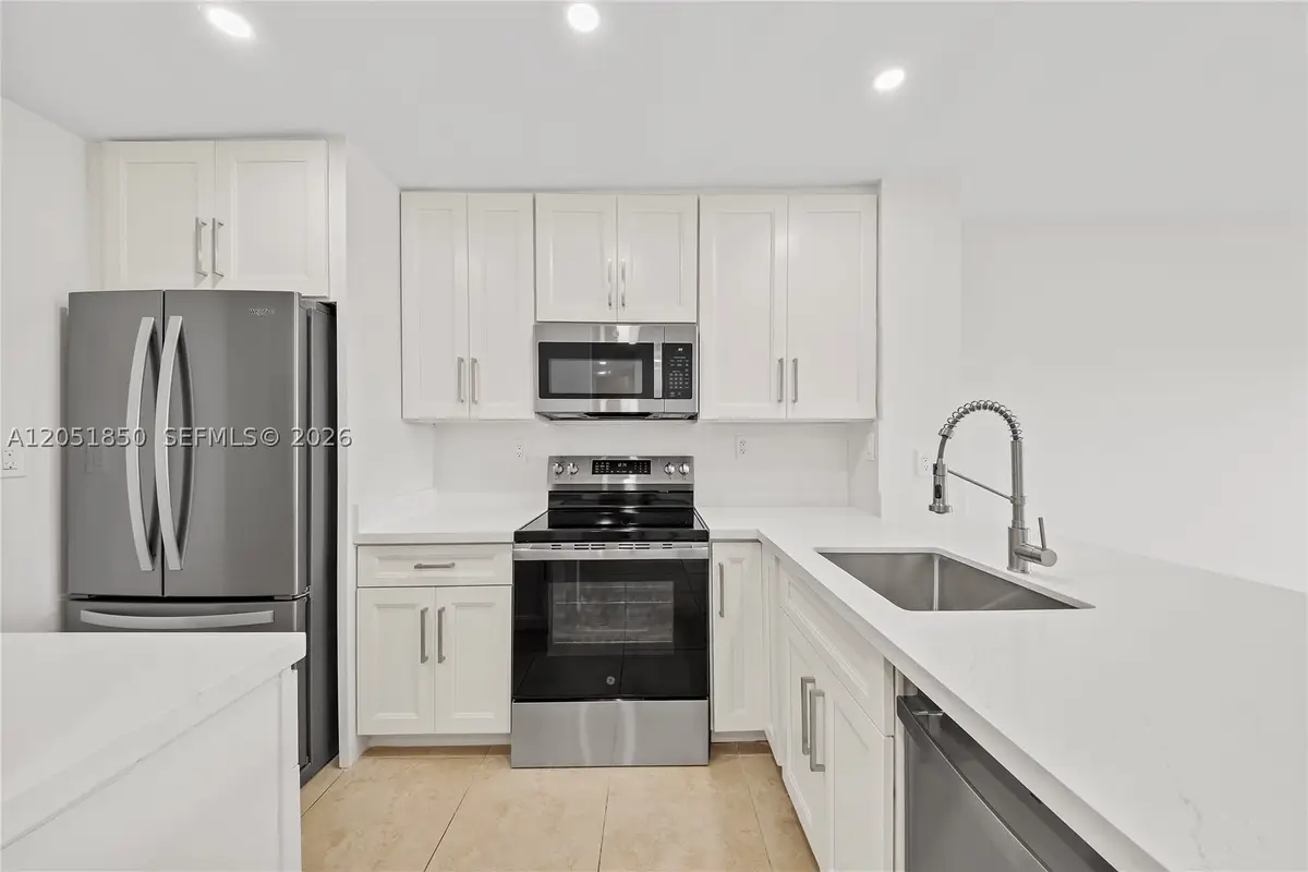 7900 Camino Cir #406, Miami, FL 33143 - #1
