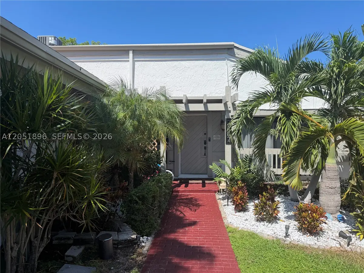 2707 S Parkview Dr, Hallandale Beach, FL 33009 - #1