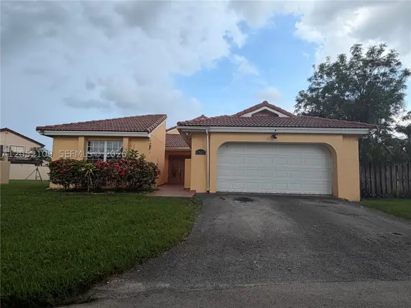 17527 NW 62nd Pl N, Hialeah, FL 33015