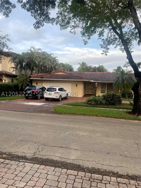 16120 E Troon Cir, Miami Lakes, FL 33014